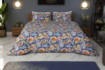 Une couette imprimée aux teintes de Jupiter. Motif cosmique original sur un garnissage microgel Malabata, très chaud (C+++). Une taie d’oreiller assortie vous est offerte. ✓ Microgel✓ Gamme MALABATA✓ Imprimé✓ Très chaude (C+++)✓ Taie offerte✓ Made in Morocco Pourquoi vous allez l’adorer Un imprimé qui a du caractère.